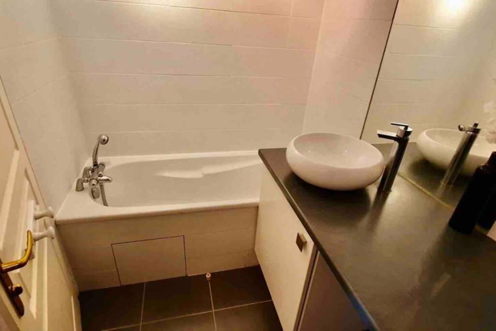 Tichnich Appartement - 2 Bedrooms - 1 Min Away From Train Station Annemasse Esterno foto